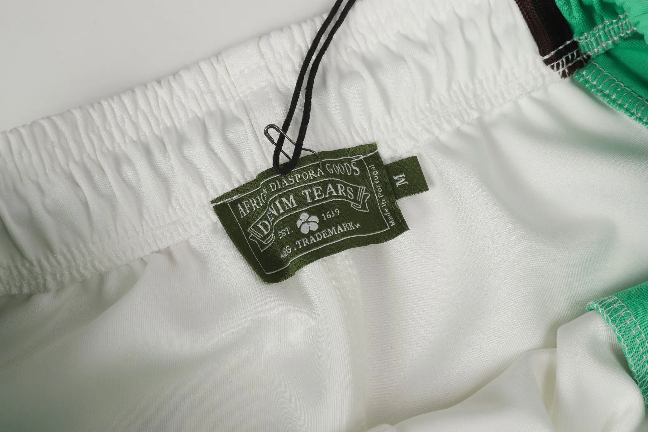 P140 8808# DENIM TEARS Kapok European and American trendy brand high-quality air layer casual pants suit. Fabric weighs 320 grams. Threads are customized and dyed in the same color. Color Gray Green Size S-XL